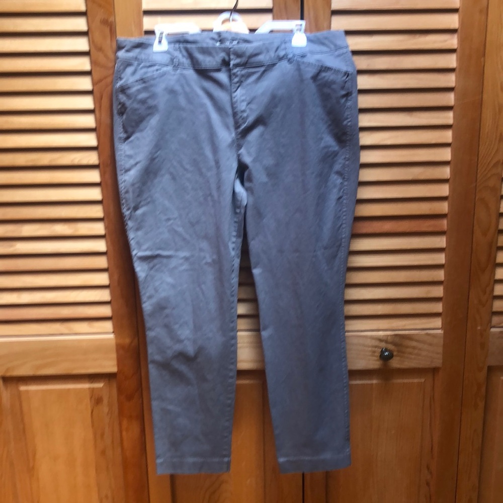 Old Navy Pixie Pant, size 16 Short, grey